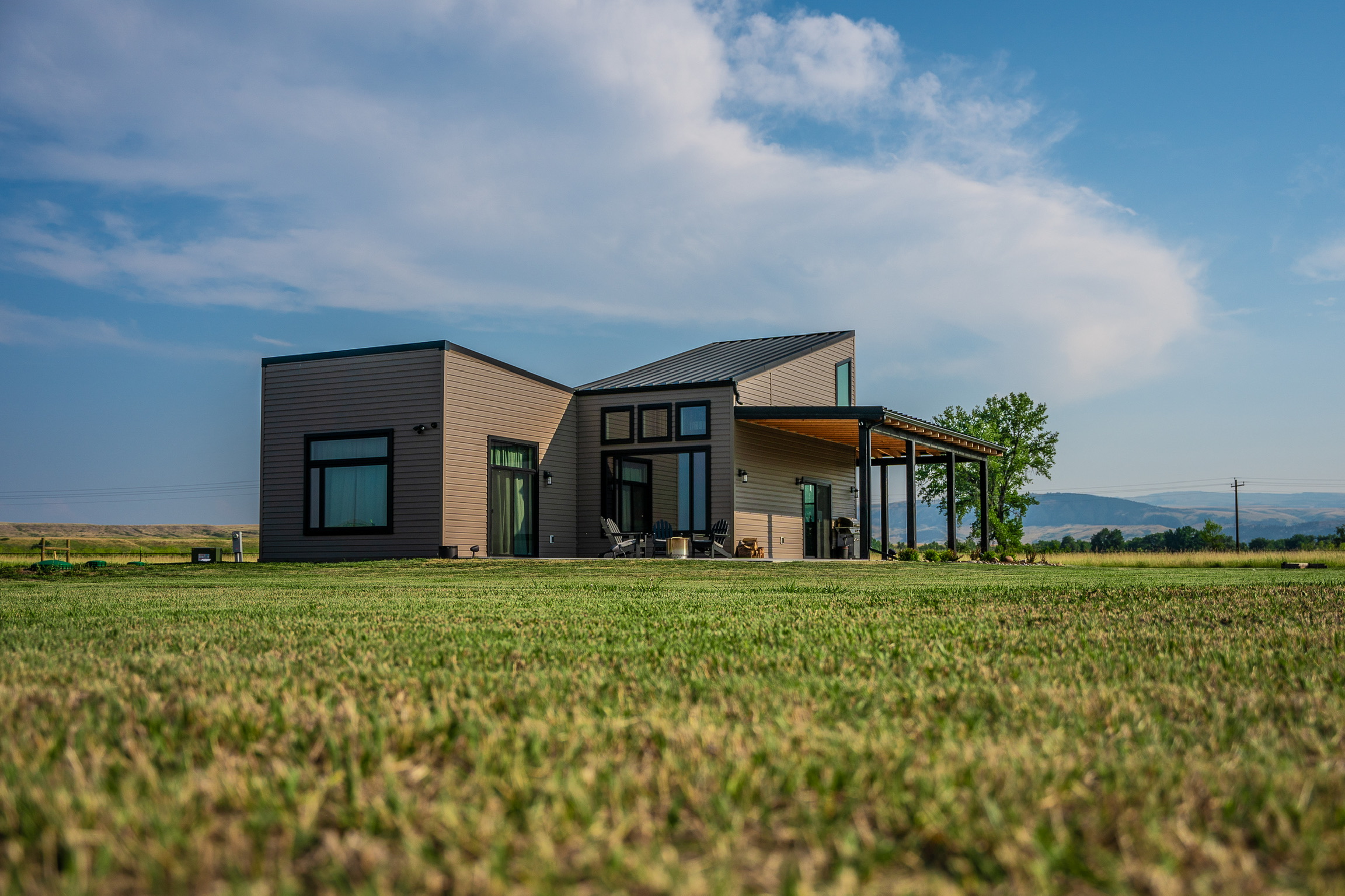 3 Mile Cabin modern cabin exterior, a fly fishing rental in Fort Smith, Montana
